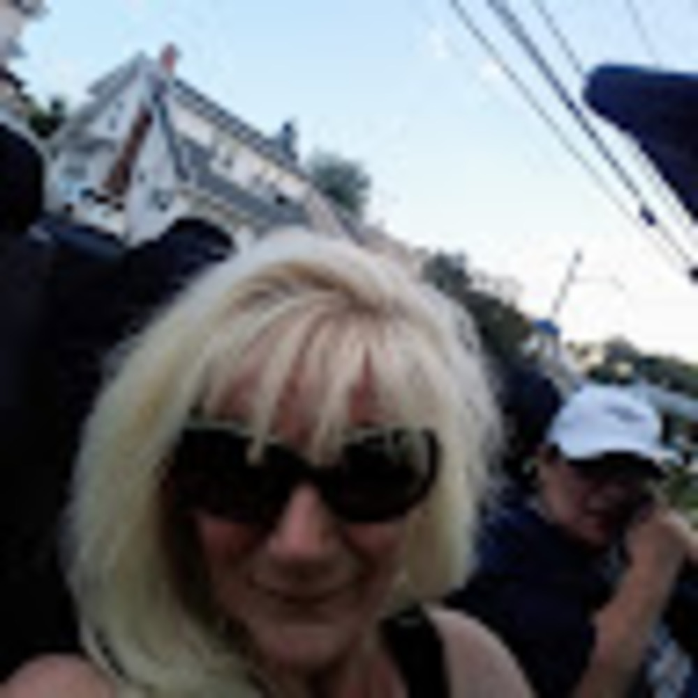 Meet your Posher, Della